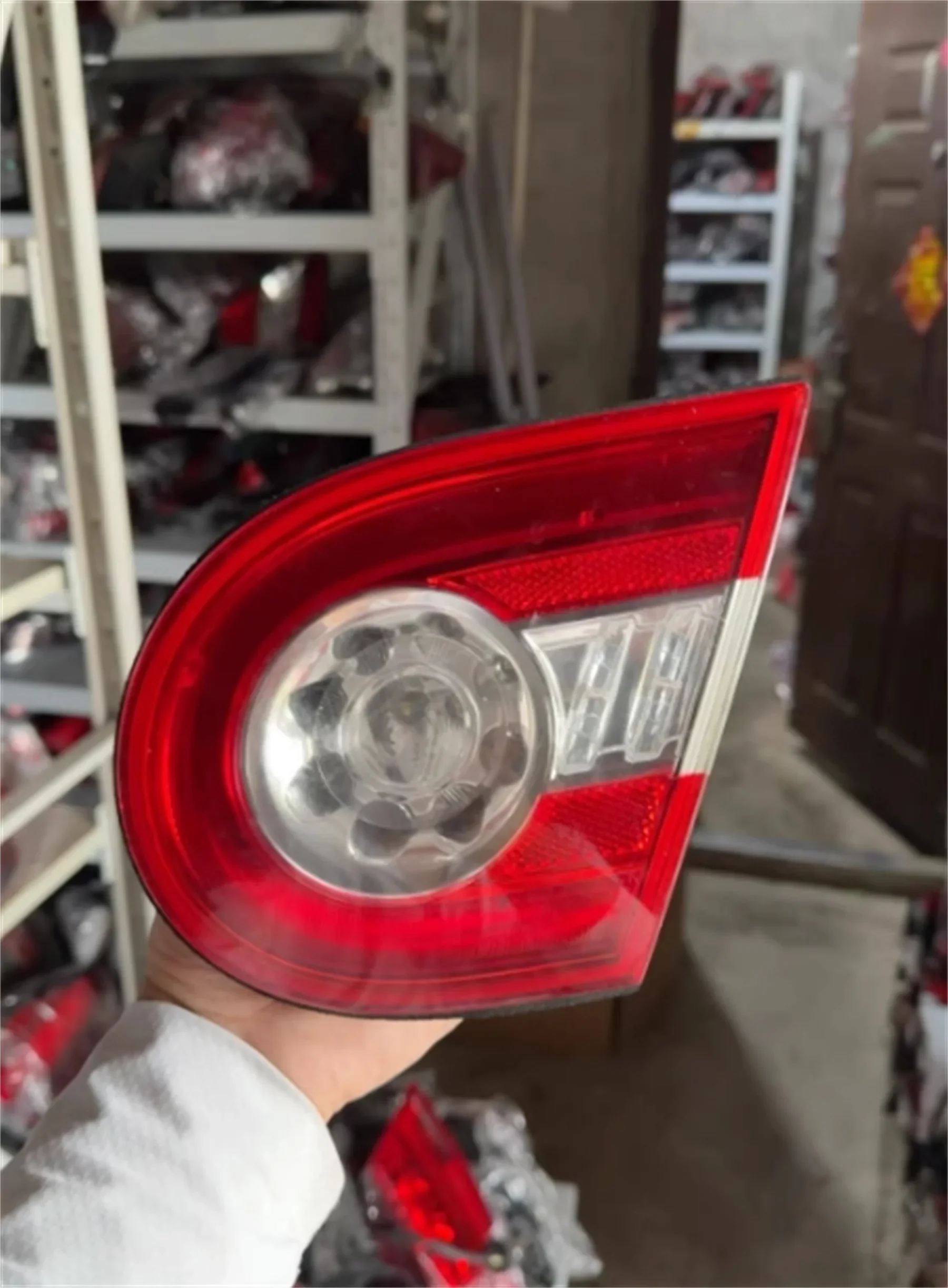 Car Tail Light Rear lamp inner Taillight for Jaguar XK XKR Brake Driving Reversing Lamp Turn Signal
Car Tail Light Rear lamp inner Taillight for Jaguar XK XKR Brake Driving Reversing Lamp Turn Signal