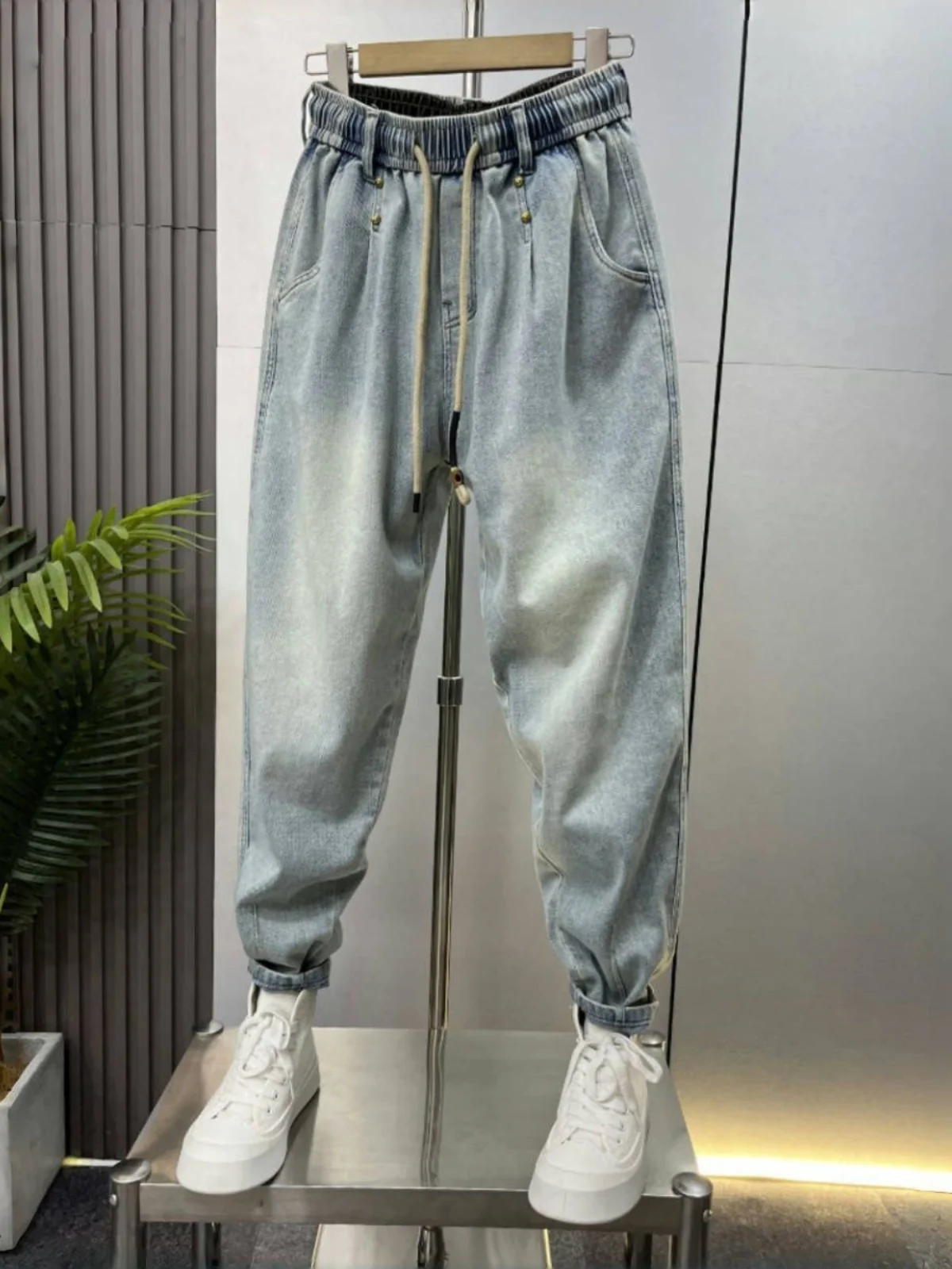 Retro Washed Slim Fit Men's Jeans Casual Loose Straight Leg Harlan Pants Autumn Thin Cotton Stretch Denim Youth Trend Summer
Retro Washed Slim Fit Men's Jeans Casual Loose Straight Leg Harlan Pants Autumn Thin Cotton Stretch Denim Youth Trend Summer