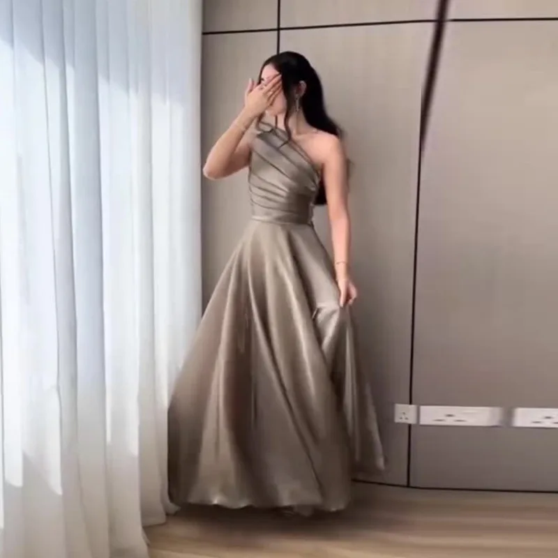 Элегантное вечернее платье из чистого атласа по индивидуальному заказу, платье для выпускного вечера без рукавов на одно плечо, модное вечернее платье
Элегантное вечернее платье из чистого атласа по индивидуальному заказу, платье для выпускного вечера без рукавов на одно плечо, модное вечернее платье