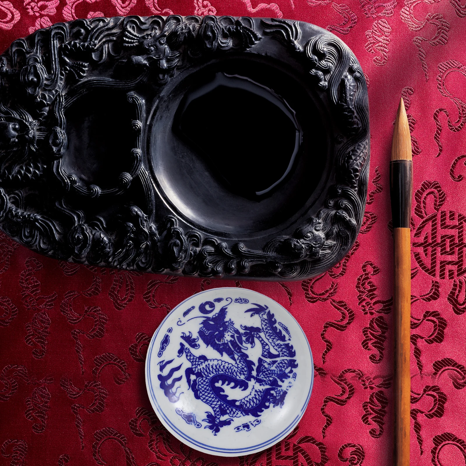 Chinese Calligraphy Ink Pad Ceramic Ink Paste Container Blue White Porcelain Dragon Pattern for Calligraphy Painting Office
Chinese Calligraphy Ink Pad Ceramic Ink Paste Container Blue White Porcelain Dragon Pattern for Calligraphy Painting Office