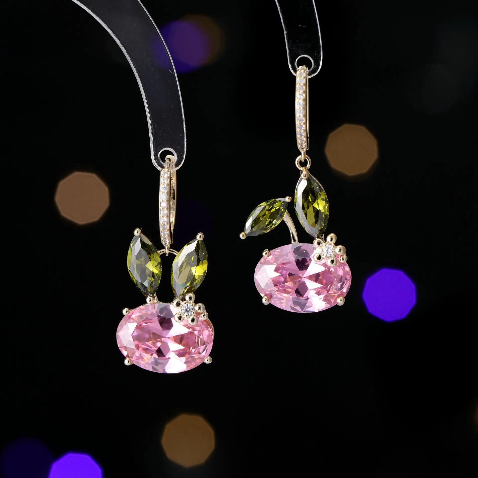 Exquisite earrings set with zircon, sweet and fresh, trendy design, asymmetrical and cute little rabbit ear buckles
Exquisite earrings set with zircon, sweet and fresh, trendy design, asymmetrical and cute little rabbit ear buckles