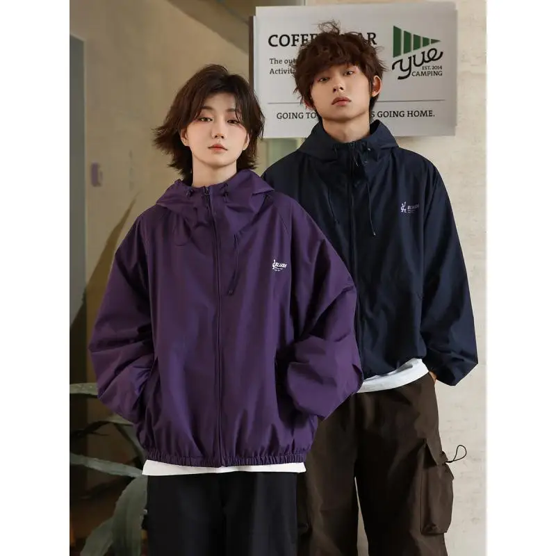 American Retro Hooded Rush Jackets For Men And Women 2024 Spring & Autumn Safari Style Work Coat Outdoor Couple Outerwear
American Retro Hooded Rush Jackets For Men And Women 2024 Spring & Autumn Safari Style Work Coat Outdoor Couple Outerwear