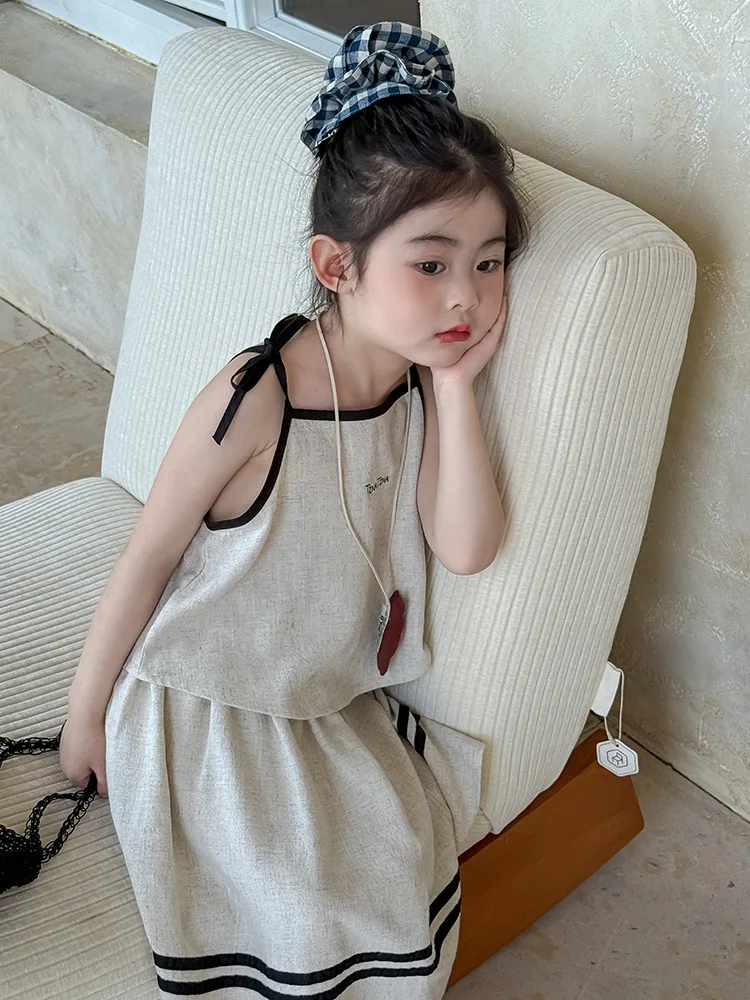 2025 Summer New Children Sleeveless Clothes Set Girls Loose Letter Sling + Skirts 2pcs Suit Thin Kids Cotton Casual Outfits
2025 Summer New Children Sleeveless Clothes Set Girls Loose Letter Sling + Skirts 2pcs Suit Thin Kids Cotton Casual Outfits