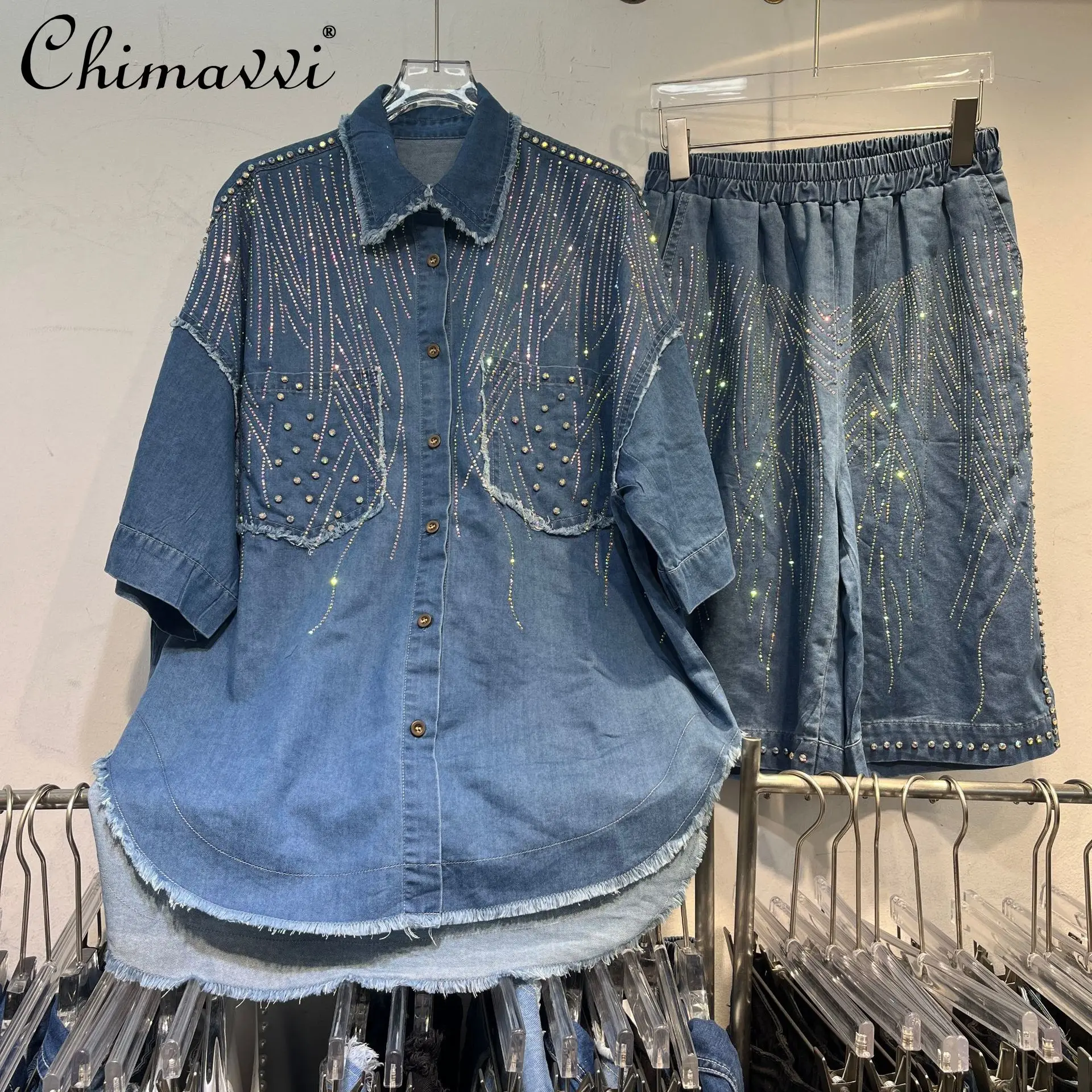 Fashion Loose Short-sleeved Hot Diamond Denim Shirt Jacket Women's Heavy Industry Diamond Shorts Denim Suit Two-piece Set
Fashion Loose Short-sleeved Hot Diamond Denim Shirt Jacket Women's Heavy Industry Diamond Shorts Denim Suit Two-piece Set