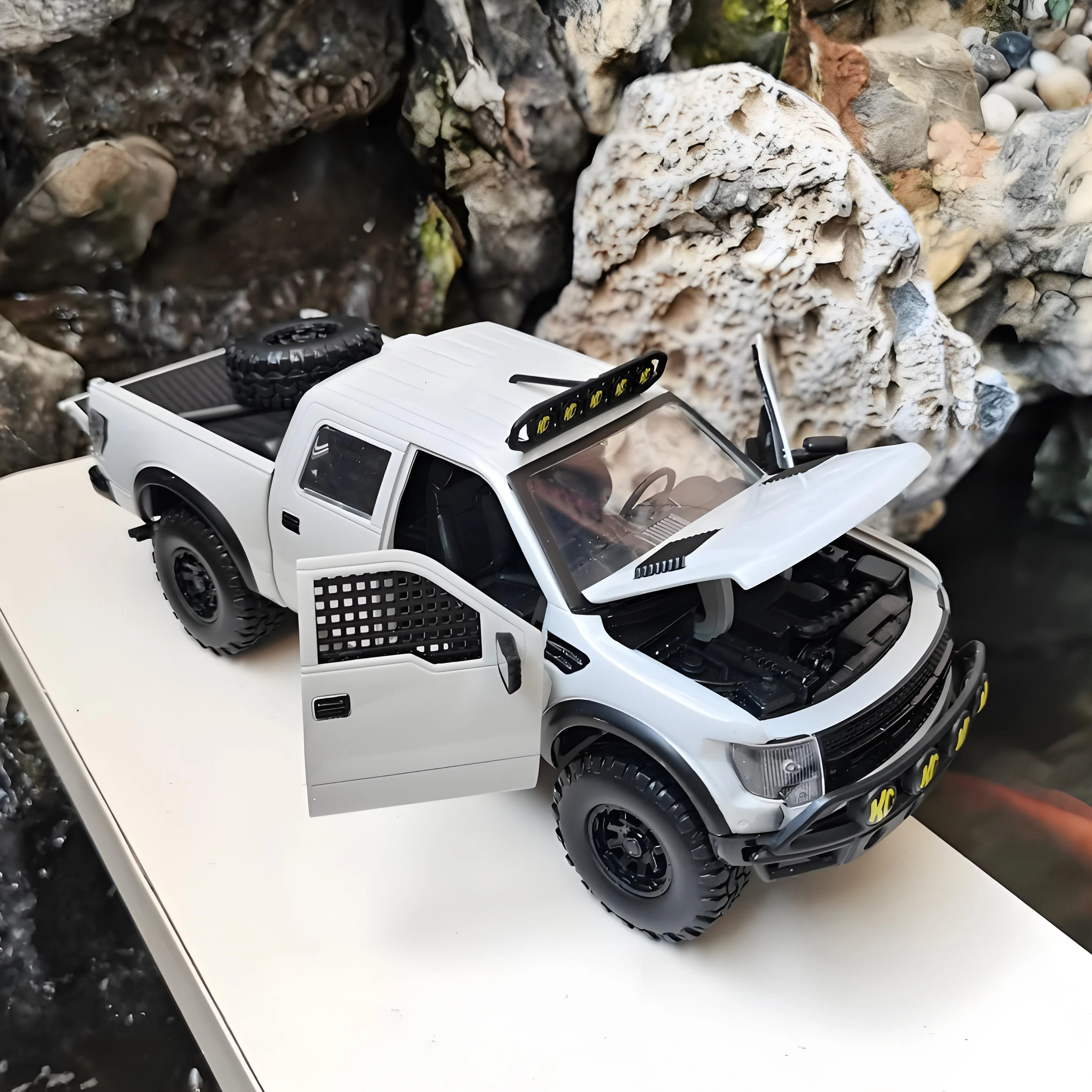 JADA 1:24 Ford F-150 SVT Raptor 2011 Alloy Car Diecasts & Toy Vehicles Car Model Miniature Scale Model Car For Children
JADA 1:24 Ford F-150 SVT Raptor 2011 Alloy Car Diecasts & Toy Vehicles Car Model Miniature Scale Model Car For Children