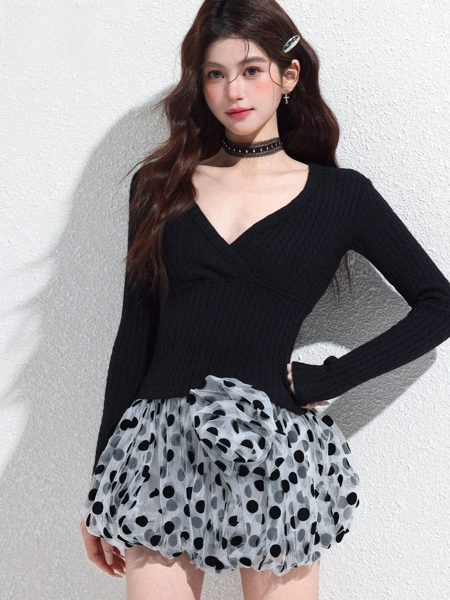 Black V-Neck Long Sleeve Knitted Sweater Women's Slim Fit Short Style Summer Base Layer Wool Blend Casual Fashion
Black V-Neck Long Sleeve Knitted Sweater Women's Slim Fit Short Style Summer Base Layer Wool Blend Casual Fashion