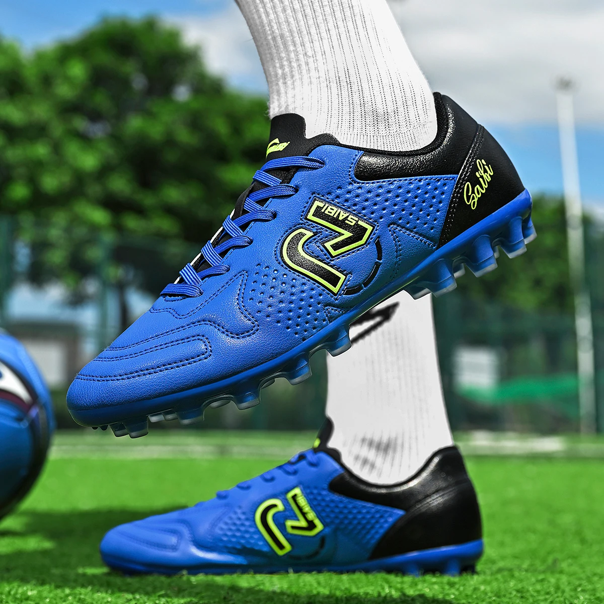 Outdoor Focus AG FG Soccer Shoes Durable PU Fabric Upper TPU Non-slip Outsole High Traction for Family Sports Activities
Outdoor Focus AG FG Soccer Shoes Durable PU Fabric Upper TPU Non-slip Outsole High Traction for Family Sports Activities