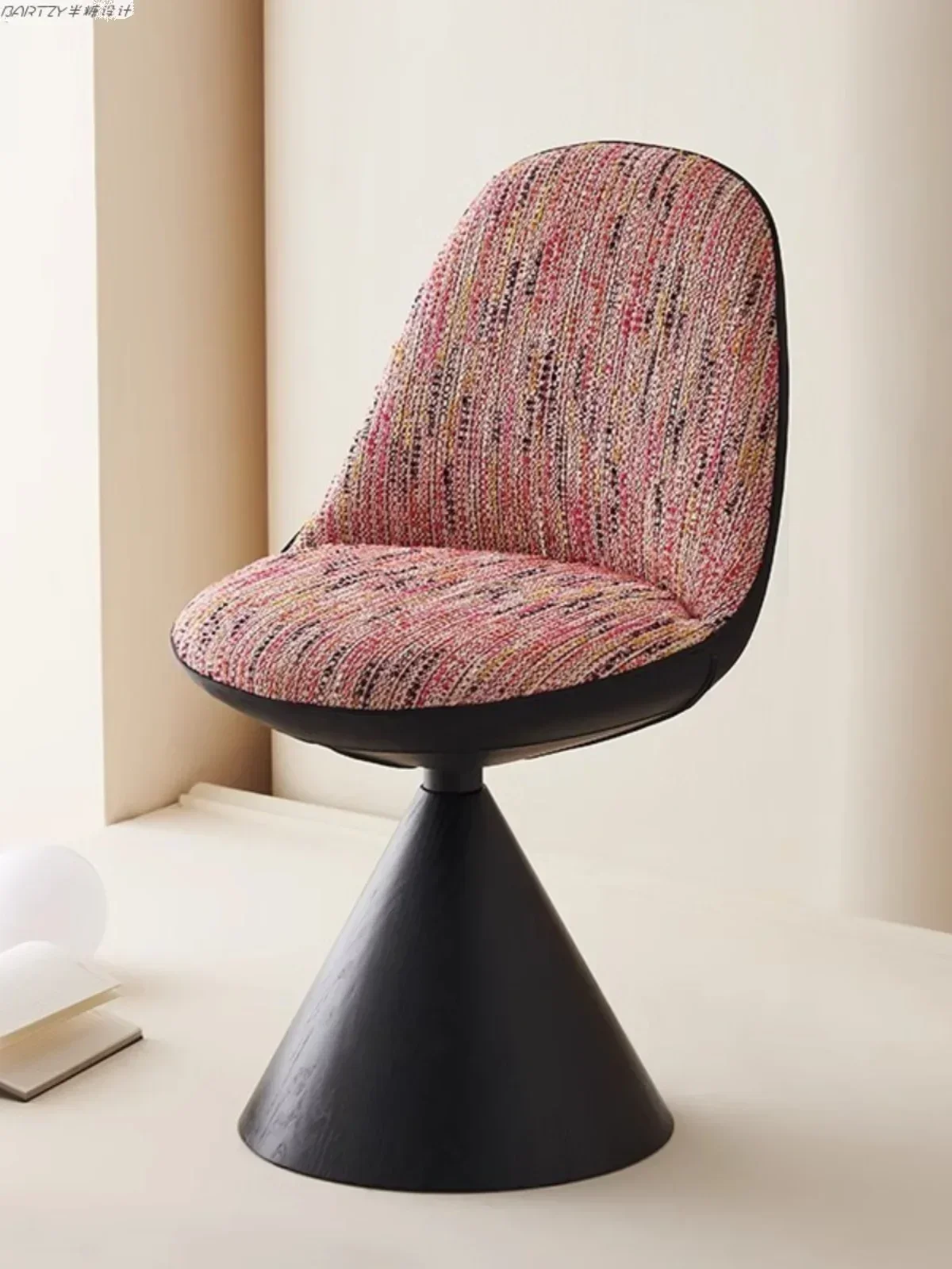Color blocked fabric dining chair, shaped cotton cloth rotating stool, Italian minimalist, light luxury
Color blocked fabric dining chair, shaped cotton cloth rotating stool, Italian minimalist, light luxury