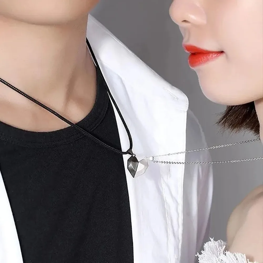 Love Magnetic Necklace Fashion Couple Love Splicing Heart Pendant Necklace Men's and Women's Necklace Hip Hop
Love Magnetic Necklace Fashion Couple Love Splicing Heart Pendant Necklace Men's and Women's Necklace Hip Hop