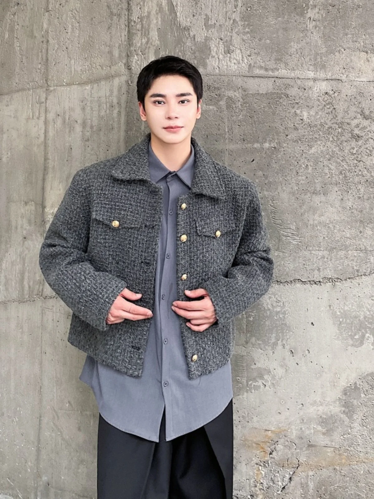 Faionable Thiened ort Coat Men's Korean Sle Luxury Design Loose Jaet Youth Trend Autumn Winter Long Sve Outerwear
Faionable Thiened ort Coat Men's Korean Sle Luxury Design Loose Jaet Youth Trend Autumn Winter Long Sve Outerwear