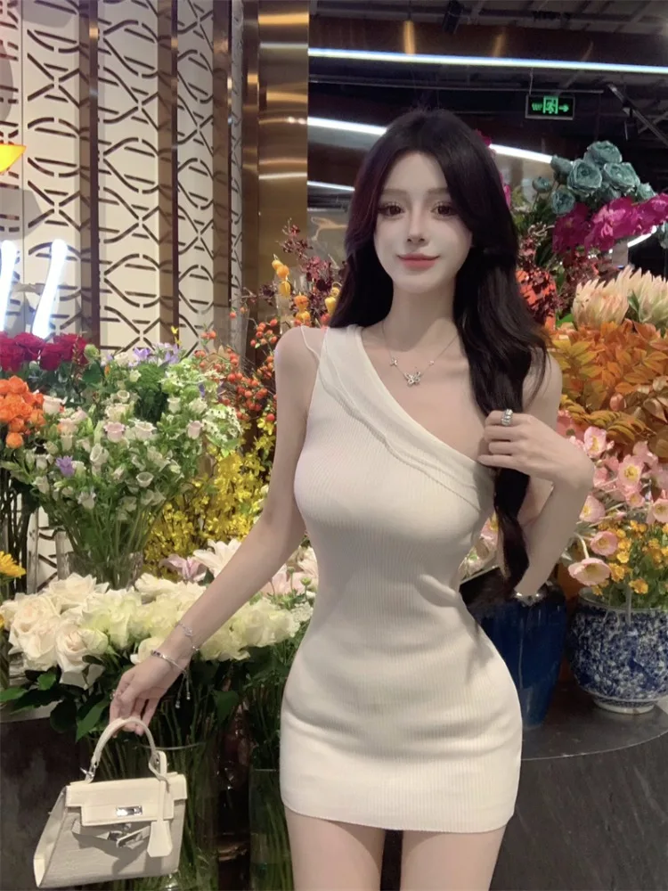 Slim Fit Knitted Dress with Shoulder Design And Lace Trim Tight Bodycon Style Short Skirt Length One Shoulder Dress for Summer
Slim Fit Knitted Dress with Shoulder Design And Lace Trim Tight Bodycon Style Short Skirt Length One Shoulder Dress for Summer