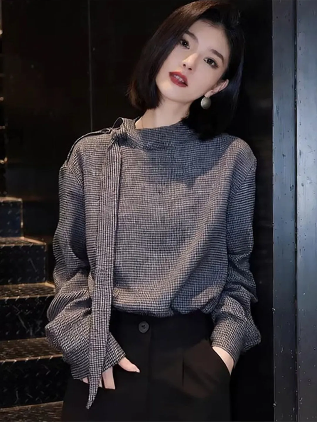 Stylish Plaid Shirt Women's Spring Autumn Commute Style Stand Collar Sash Fashion High-End Feeling Trendy Blouse
Stylish Plaid Shirt Women's Spring Autumn Commute Style Stand Collar Sash Fashion High-End Feeling Trendy Blouse