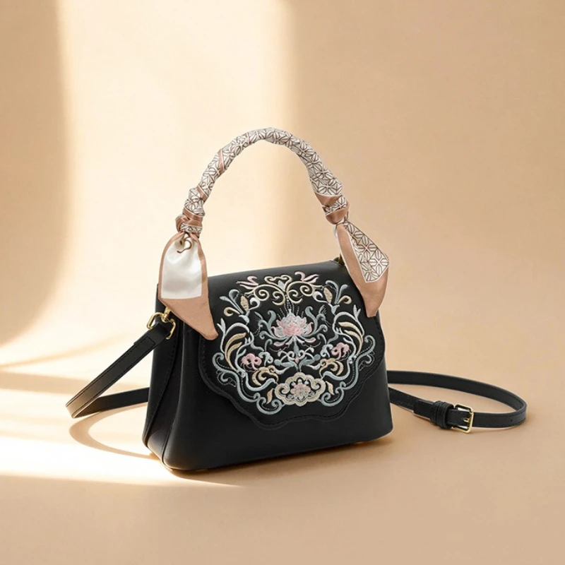 Women's Convertible Crossbody Shoulder Bag with Chinese Floral Embroidery Silk Vintage Unique Elegant Daily Handbag
Women's Convertible Crossbody Shoulder Bag with Chinese Floral Embroidery Silk Vintage Unique Elegant Daily Handbag