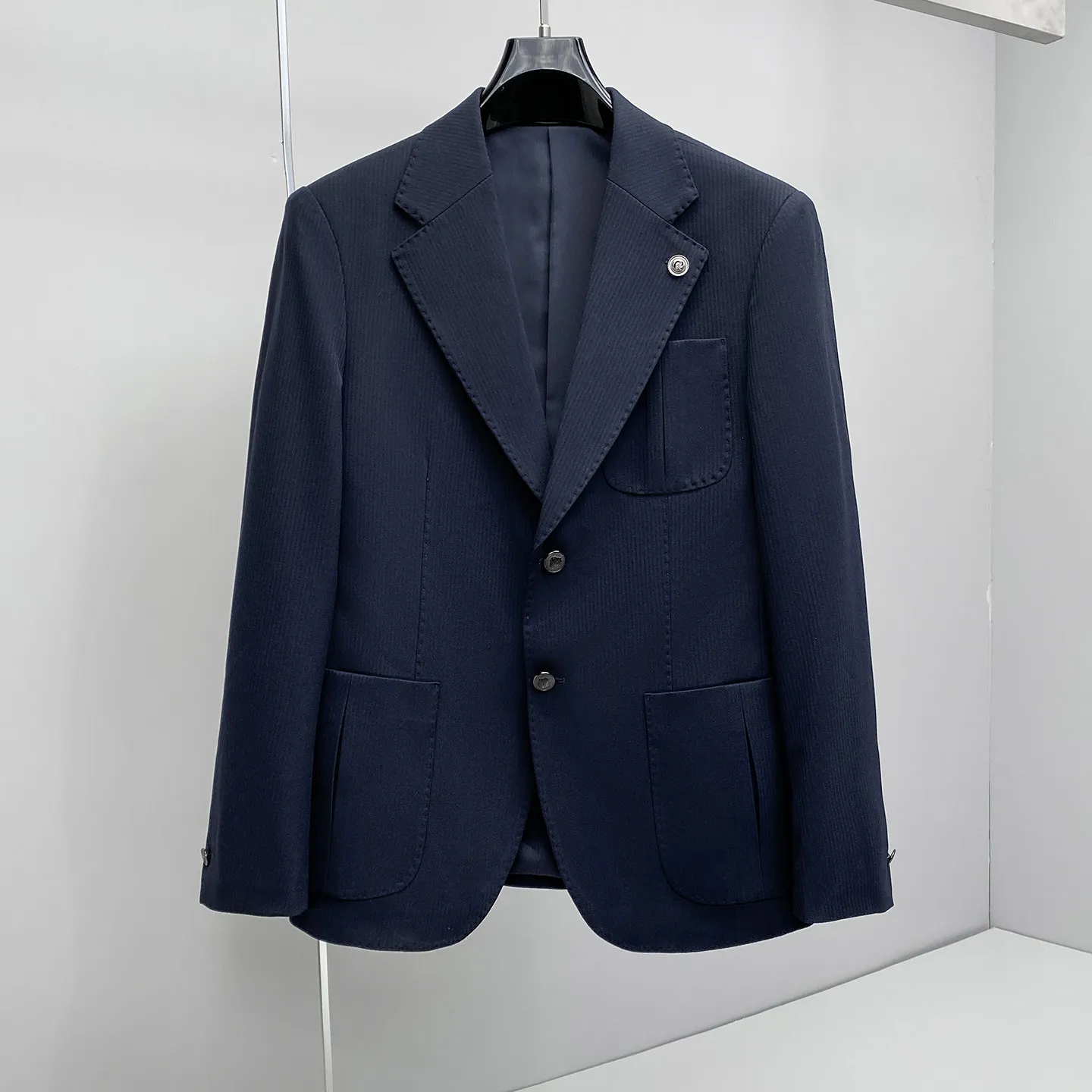 Высококачественный мужской модный костюм, новинка весны и осени, корейский стиль, повседневный пиджак для любого сезона
Высококачественный мужской модный костюм, новинка весны и осени, корейский стиль, повседневный пиджак для любого сезона