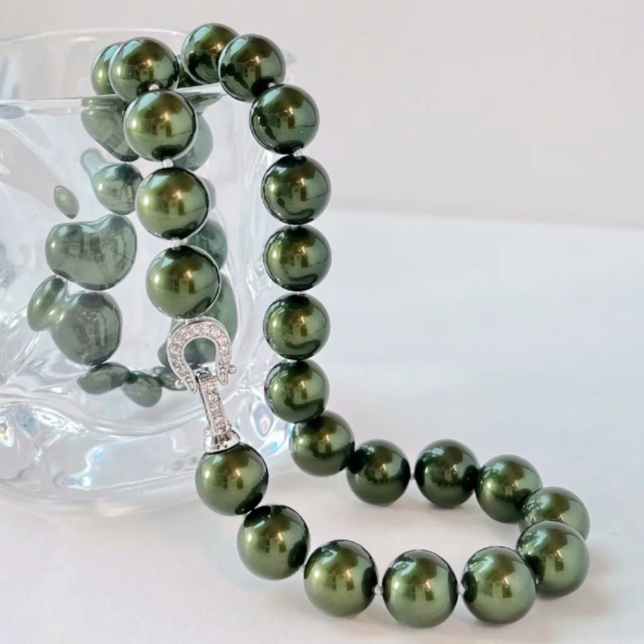 Винтажное ожерелье Morandi с малахитовым зеленым жемчугом и ракушками 12 мм, цепочка на ключицу
Винтажное ожерелье Morandi с малахитовым зеленым жемчугом и ракушками 12 мм, цепочка на ключицу