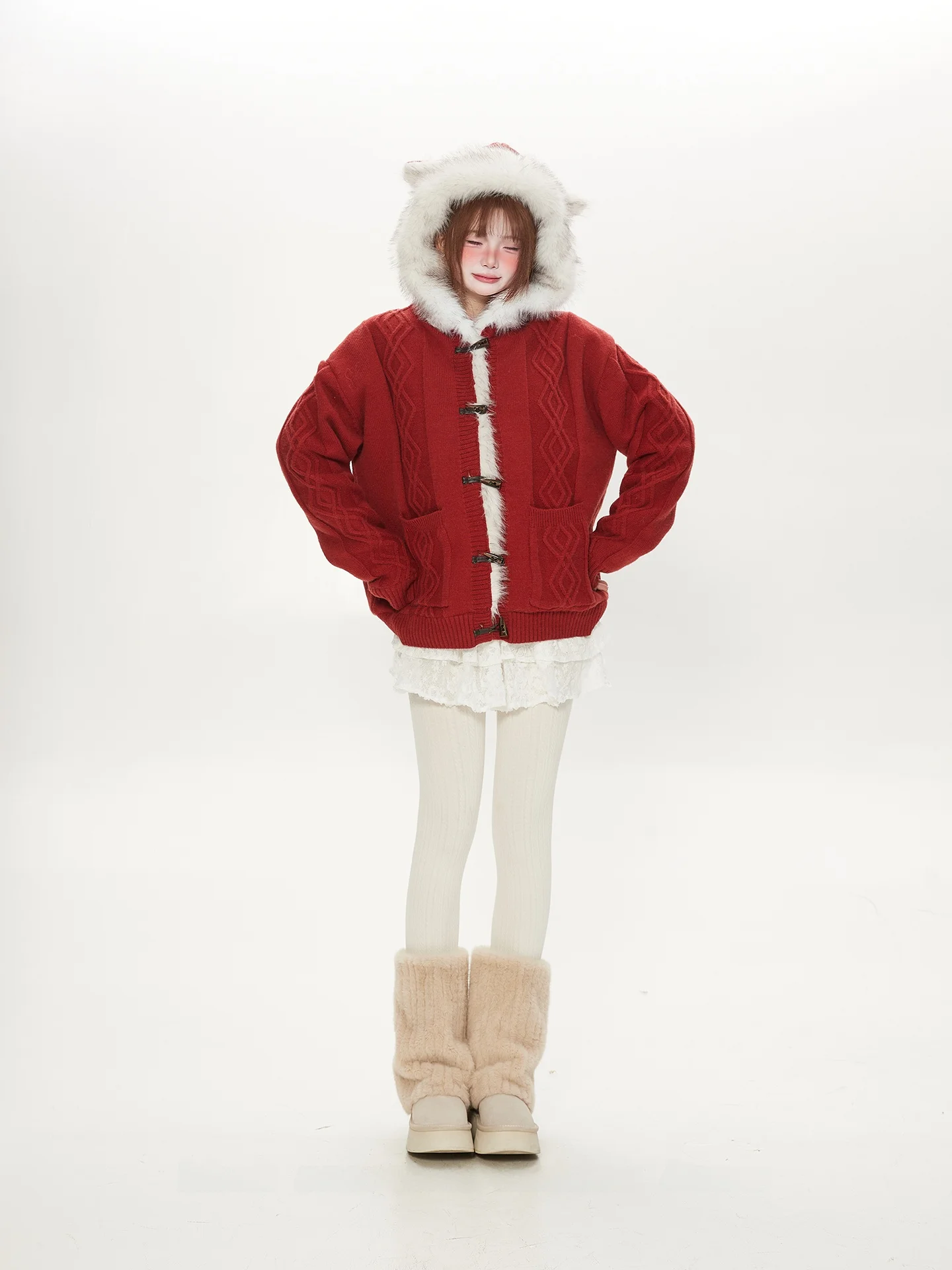 Утепленное вязаное пальто для женщин с ретро-дизайном на пуговицах, красное, с ушками, прямого кроя, длинное, для Нового года
Утепленное вязаное пальто для женщин с ретро-дизайном на пуговицах, красное, с ушками, прямого кроя, длинное, для Нового года