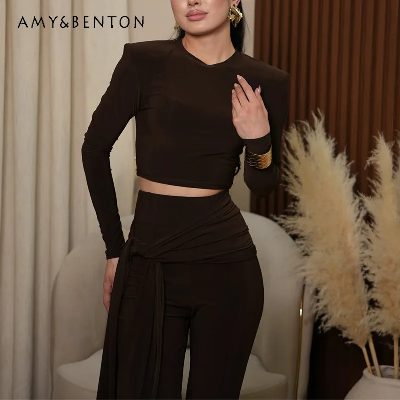 Новинка Весна 2026: Элегантный комплект из укороченного топа кофейного цвета с круглым вырезом и брюк с высокой талией и широкими штанинами в американском стиле для женщин
Новинка Весна 2026: Элегантный комплект из укороченного топа кофейного цвета с круглым вырезом и брюк с высокой талией и широкими штанинами в американском стиле для женщин