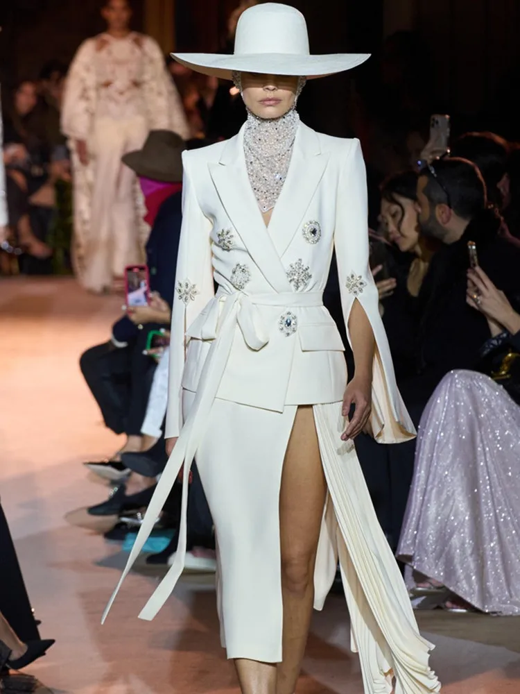 Runway Fashion Women White Blazer Spring Autumn Long Sleeve Notched Pearl Crystal Embroidery with Waistband Elegant Tops
Runway Fashion Women White Blazer Spring Autumn Long Sleeve Notched Pearl Crystal Embroidery with Waistband Elegant Tops