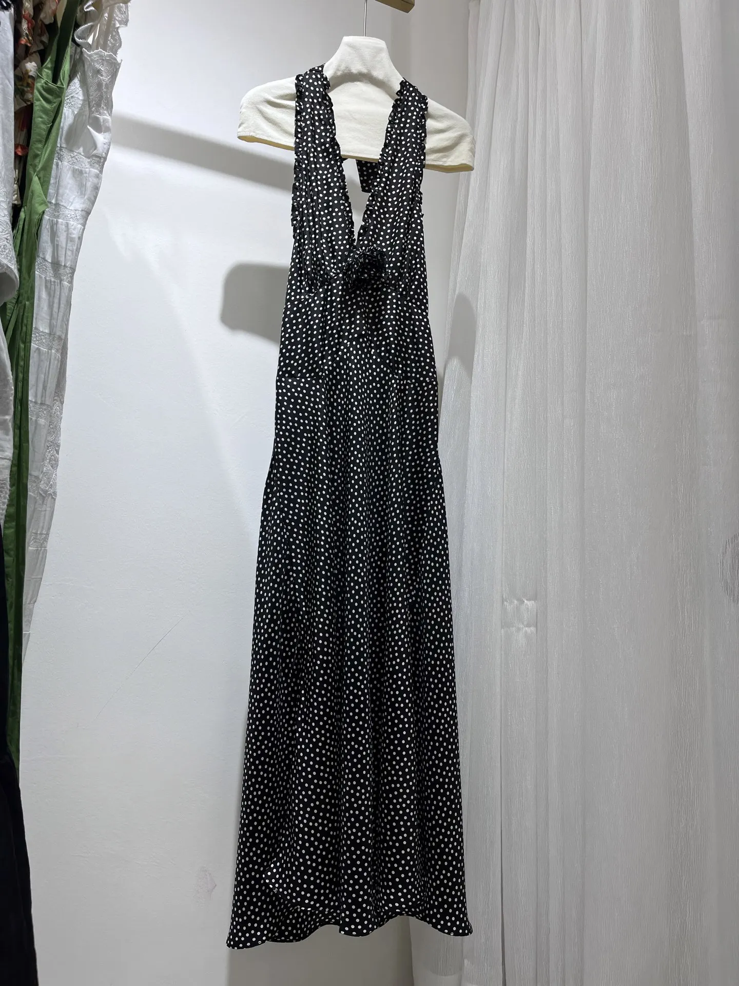 Dot Print Women Silk Tank Robe 3D Flower Decoration Halter V-Neck Sleeveless High Waist Backless Elegant Slim Maxi Dress
Dot Print Women Silk Tank Robe 3D Flower Decoration Halter V-Neck Sleeveless High Waist Backless Elegant Slim Maxi Dress