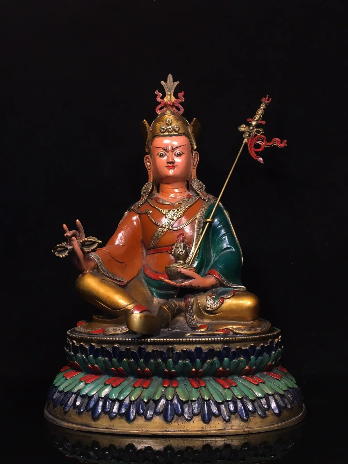 19"Tibetan Temple Collection Old Bronze Cinnabar Painted Guru Rinpoche Padmasambhava Lotus Terrace Worship Hall Town house
19"Tibetan Temple Collection Old Bronze Cinnabar Painted Guru Rinpoche Padmasambhava Lotus Terrace Worship Hall Town house