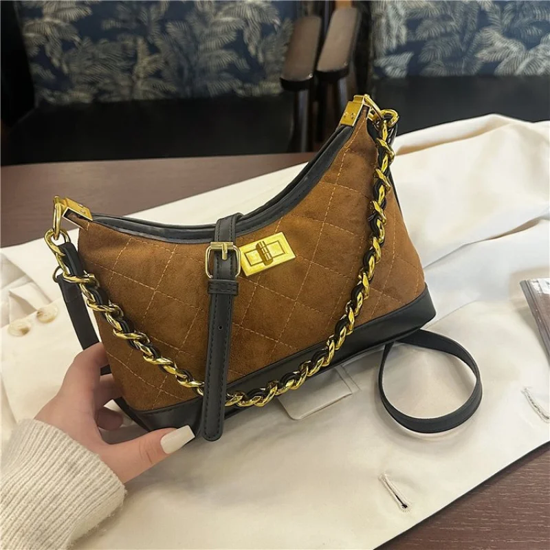 Элитная женская сумка из нубуковой кожи с повседневным Амстердам, высококачественная легкая, мягкая, повседневный стиль
Элитная женская сумка из нубуковой кожи с повседневным Амстердам, высококачественная легкая, мягкая, повседневный стиль