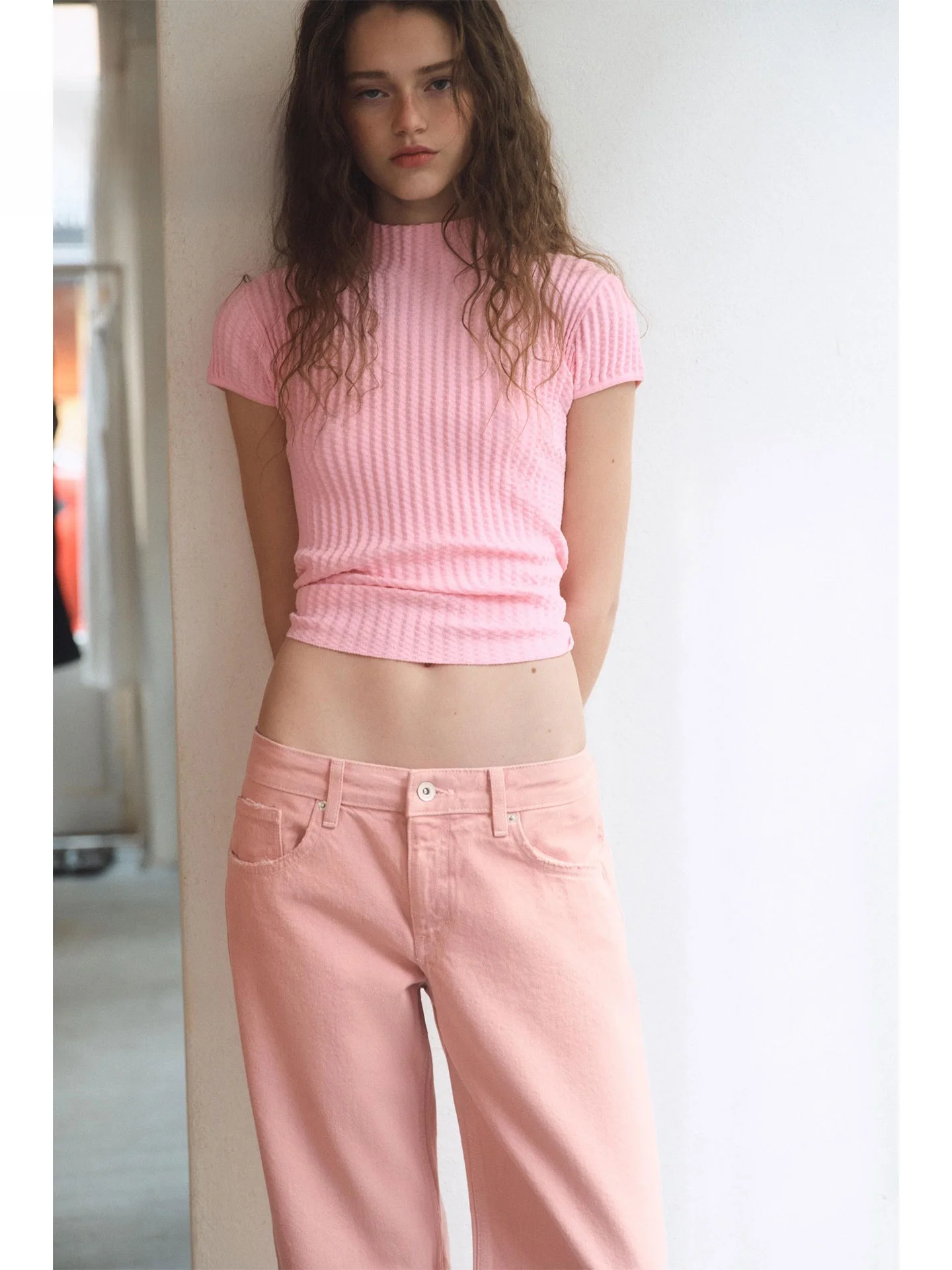 Summer 2026 Slim Fit Short Sleeve Knitted Top Women's High Collar Fashionable French Style Casual round Neck Short Length
Summer 2026 Slim Fit Short Sleeve Knitted Top Women's High Collar Fashionable French Style Casual round Neck Short Length