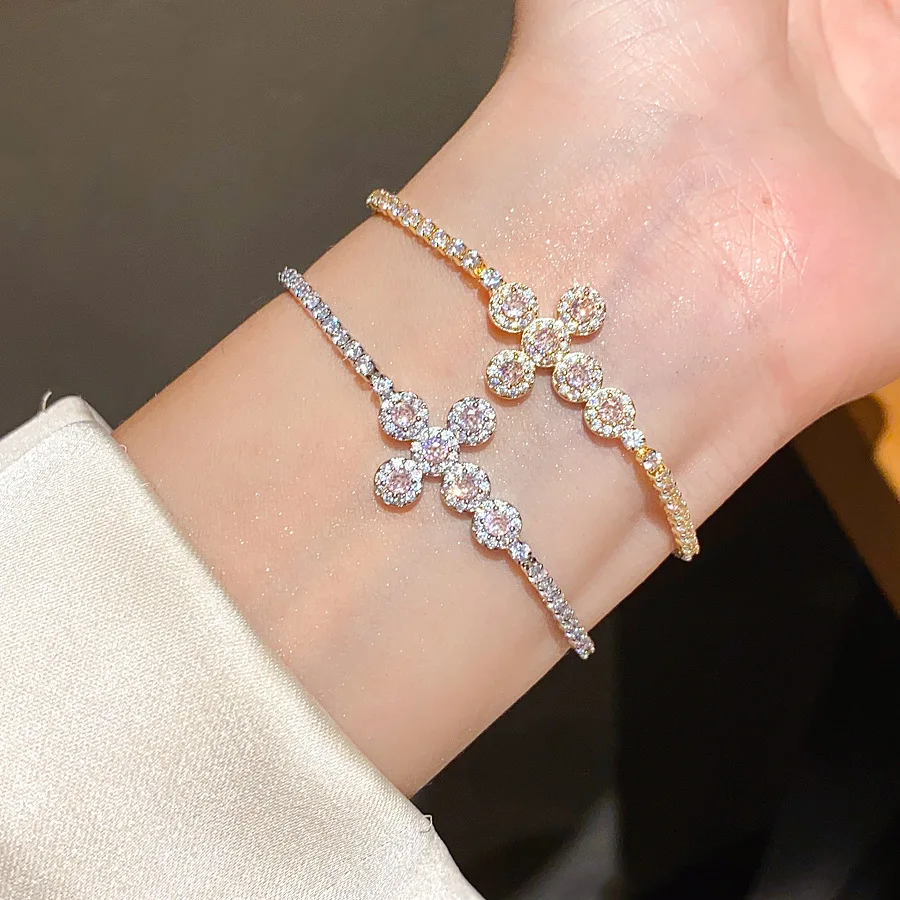 Round Cross Pendant Bracelet - Unique Trendy High-End Minimalist Chic, Versatile Stylish Cuff for Women
Round Cross Pendant Bracelet - Unique Trendy High-End Minimalist Chic, Versatile Stylish Cuff for Women