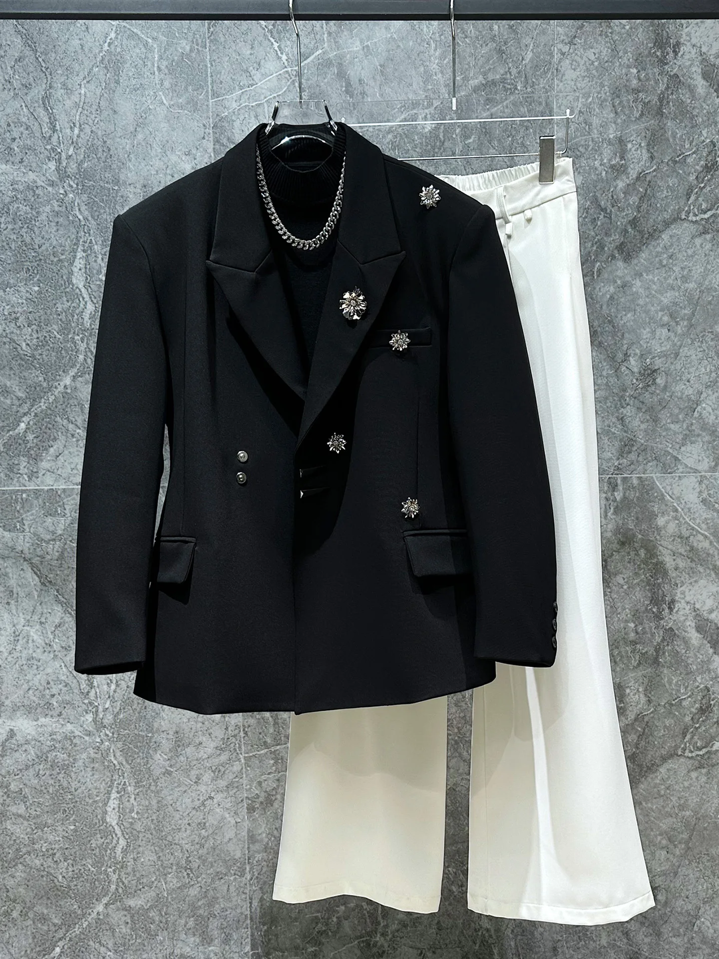 Мужской приталенный пиджак Bla Slim Fit с подплечниками, модный, с цветочным дизайном на груди, классический, с длинными рукавами, осенний топ
Мужской приталенный пиджак Bla Slim Fit с подплечниками, модный, с цветочным дизайном на груди, классический, с длинными рукавами, осенний топ