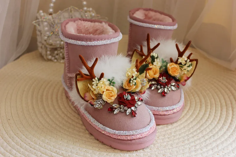 Sweet White Fox Fur rhinestone Flower Elk Embellished Snow Boots Thick Sole Pink Suede Winter Fur Boots Women Plush Warm Boots
Sweet White Fox Fur rhinestone Flower Elk Embellished Snow Boots Thick Sole Pink Suede Winter Fur Boots Women Plush Warm Boots