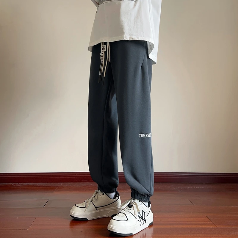 Men's Casual Loose Fit Sports Pants Spring Autumn 2024 New Style Oversize Sweatpants Trendy Elastic Waist Cargo Pants
Men's Casual Loose Fit Sports Pants Spring Autumn 2024 New Style Oversize Sweatpants Trendy Elastic Waist Cargo Pants