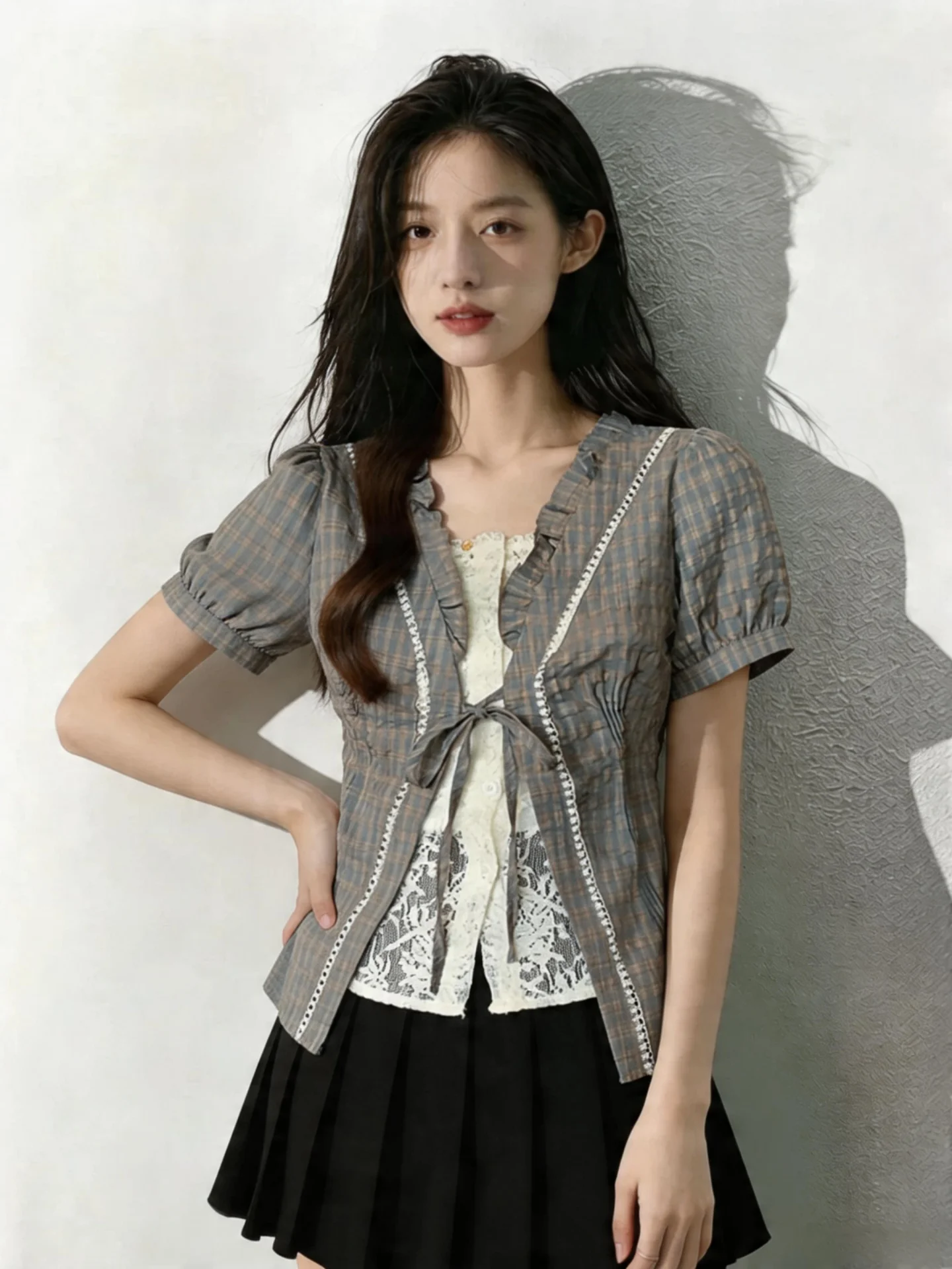 Slimming Plaid V-Neck Short Sleeve Shirt Women's Summer New Large Size Fat MM Lace Splice Top Korean Style Bubble Sleeve
Slimming Plaid V-Neck Short Sleeve Shirt Women's Summer New Large Size Fat MM Lace Splice Top Korean Style Bubble Sleeve