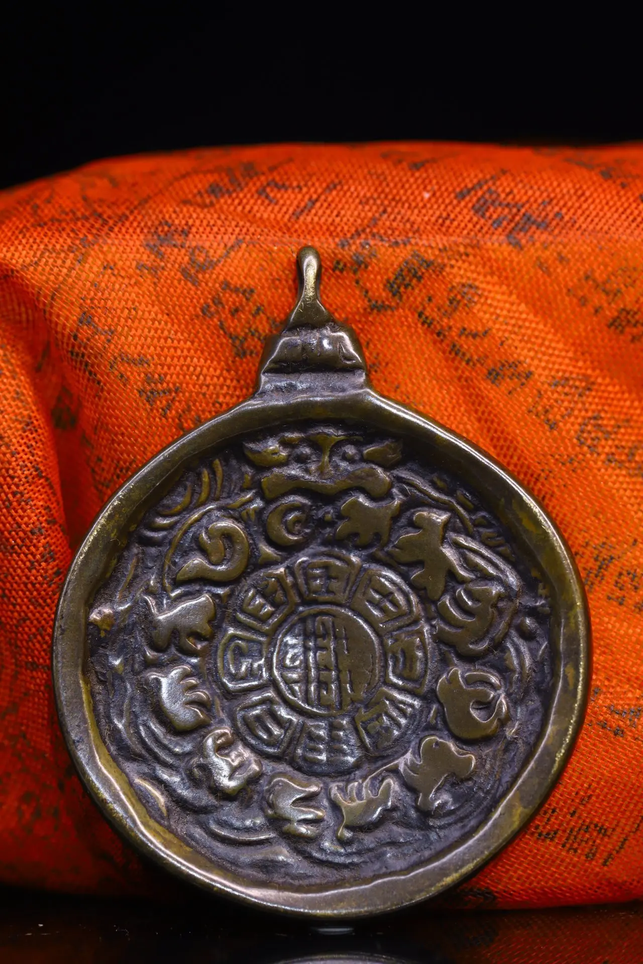 2"Tibetan Temple Collection Old Bronze Bodhisattva Manjusri Buddhism Eight Diagrams Amulet Pendant Dharma Town House Exorcism
2"Tibetan Temple Collection Old Bronze Bodhisattva Manjusri Buddhism Eight Diagrams Amulet Pendant Dharma Town House Exorcism