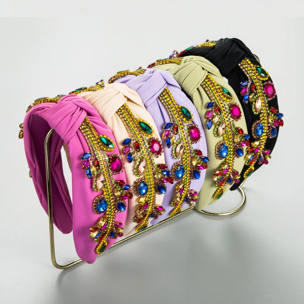 Повязка на голову Heming в стиле ретро, однотонная, из ткани, с узлом, инкрустированная стразами, широкая, высококачественная, для фиксации волос
Повязка на голову Heming в стиле ретро, однотонная, из ткани, с узлом, инкрустированная стразами, широкая, высококачественная, для фиксации волос