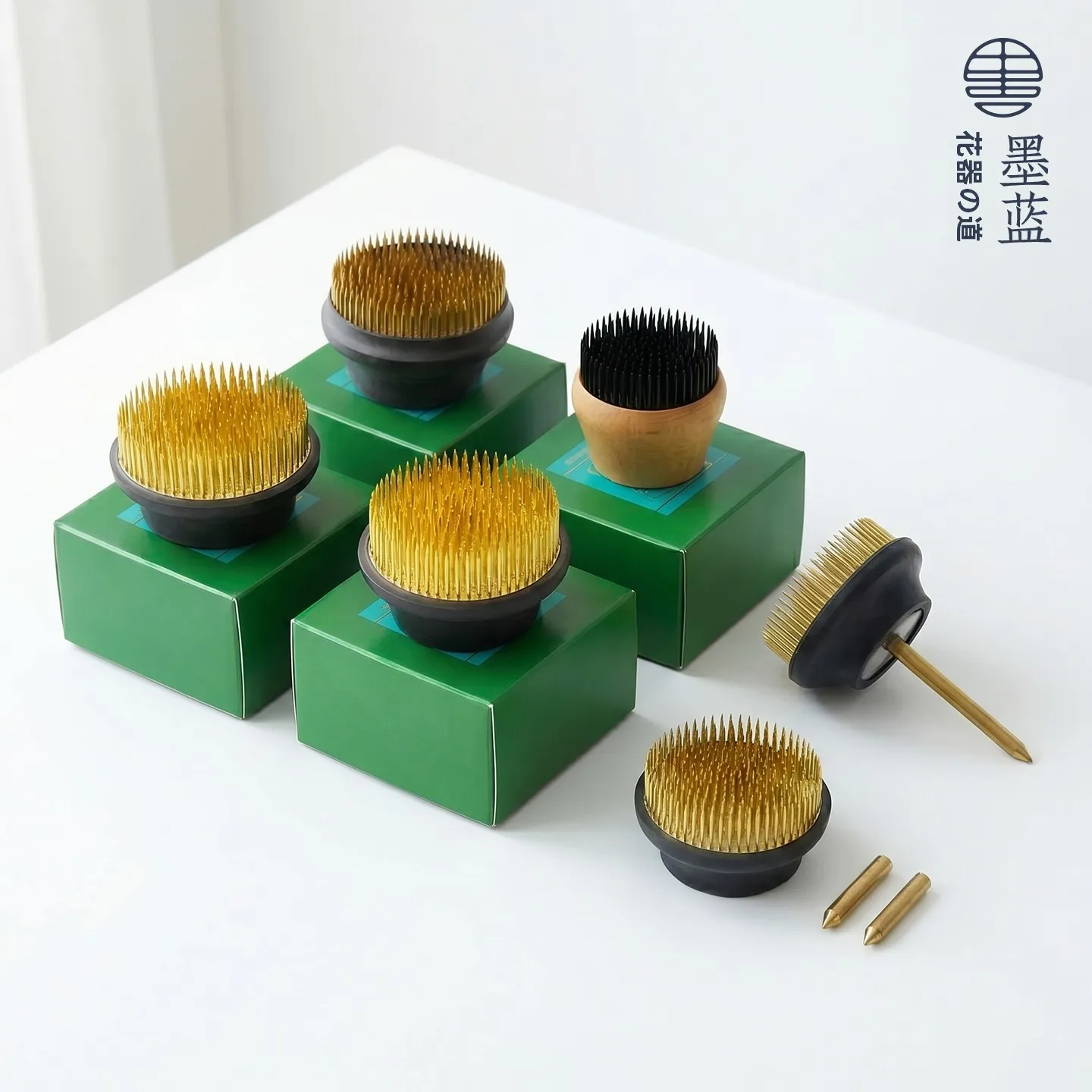Fujisan Style Copper Needle New Wind Body Cone Shape Black Needle Flower Holder Special Base for Flower Arrangement Murano Fl...
Fujisan Style Copper Needle New Wind Body Cone Shape Black Needle Flower Holder Special Base for Flower Arrangement Murano Fl...