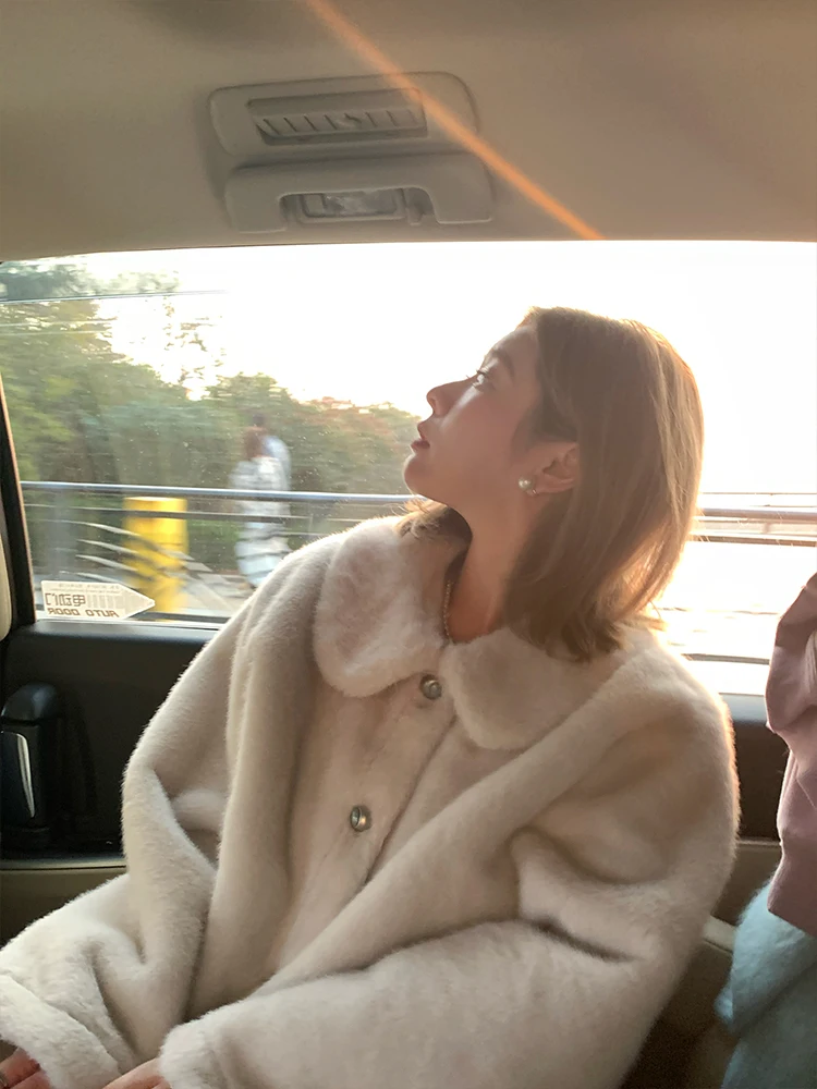 Vintage Eco-Friendly Mink Fur Jaet Women's Winter Doll Collar Furry Outerwear Casual Loose Polyester Long Sve Coat
Vintage Eco-Friendly Mink Fur Jaet Women's Winter Doll Collar Furry Outerwear Casual Loose Polyester Long Sve Coat