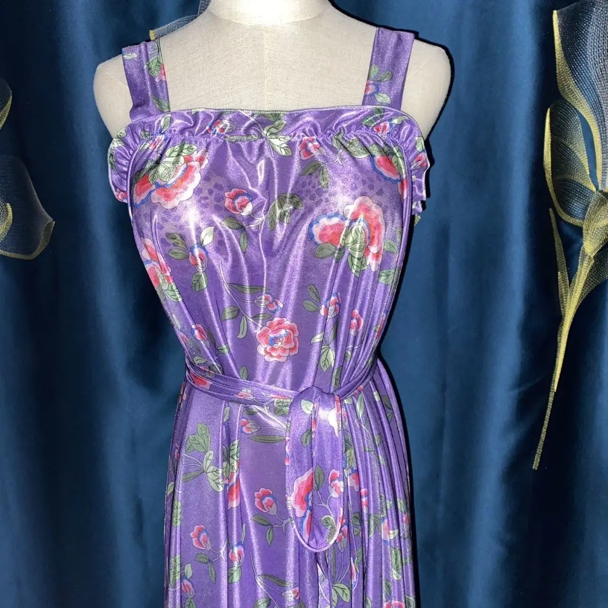 1.3-1.4m Purple Floral Print Glossy Floral Print Women Satin Ruffles Long Maxi Dress Elegant Dresses
1.3-1.4m Purple Floral Print Glossy Floral Print Women Satin Ruffles Long Maxi Dress Elegant Dresses