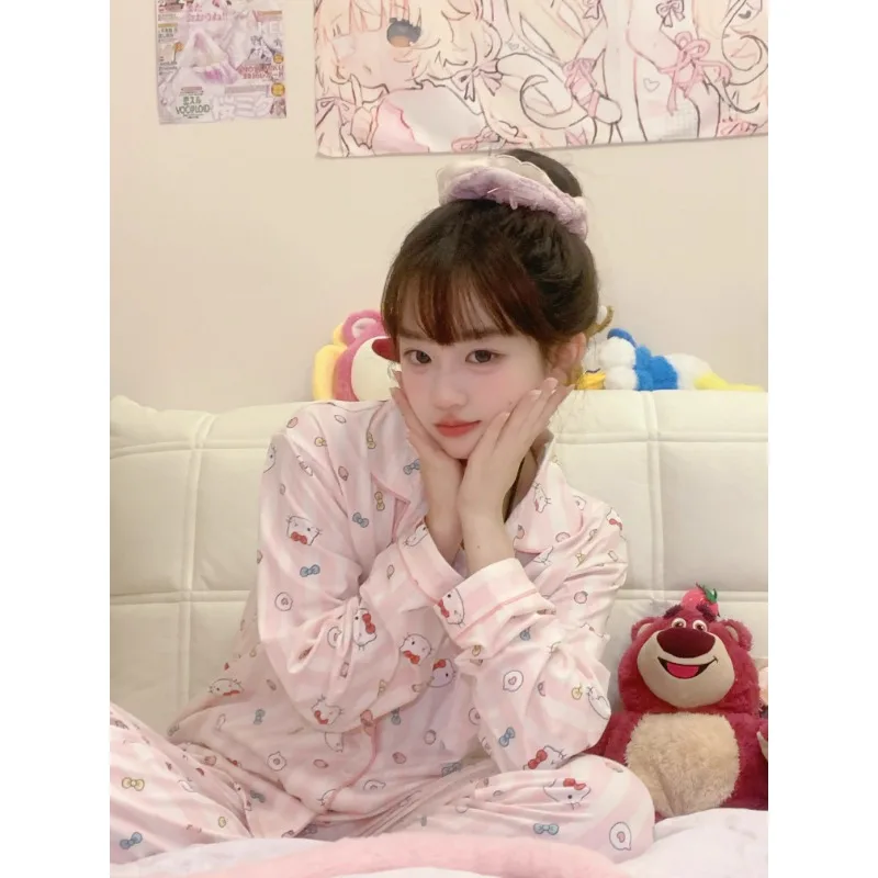 Милые женские пижамы Hello Kitty с героями мультфильмов, новая женская домашняя одежда на весну и осень, комплект домашней одежды Sanrio, пижамный комплект с героями мультфильмов
Милые женские пижамы Hello Kitty с героями мультфильмов, новая женская домашняя одежда на весну и осень, комплект домашней одежды Sanrio, пижамный комплект с героями мультфильмов