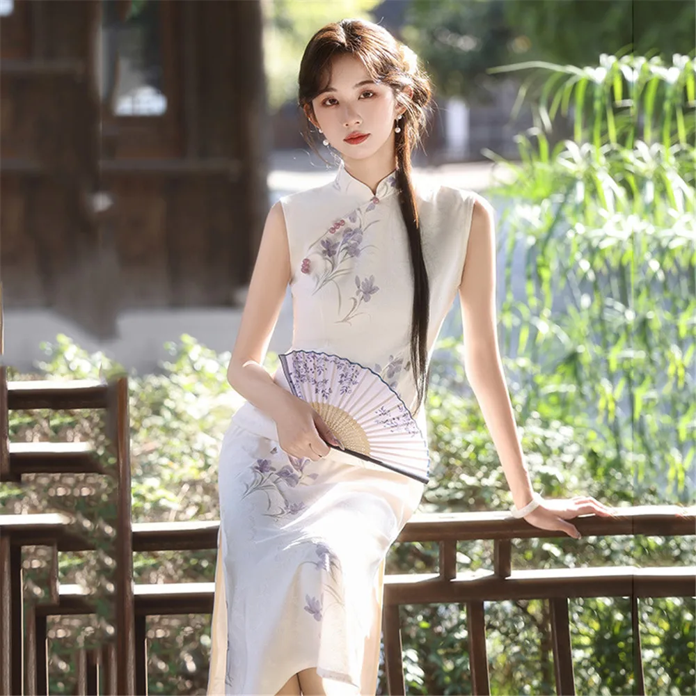 Chinese Style Autumn Lace Sleeveless Long Cheongsam Young Women's Retro Spring Qipao
Chinese Style Autumn Lace Sleeveless Long Cheongsam Young Women's Retro Spring Qipao