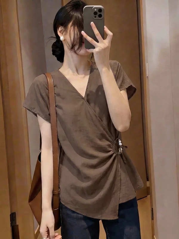 Elegant Coffee V-neck Short Sleeve Shirt Women's plus Size Summer New Style Beaded Waist-cinching Top Korean Style Commute
Elegant Coffee V-neck Short Sleeve Shirt Women's plus Size Summer New Style Beaded Waist-cinching Top Korean Style Commute