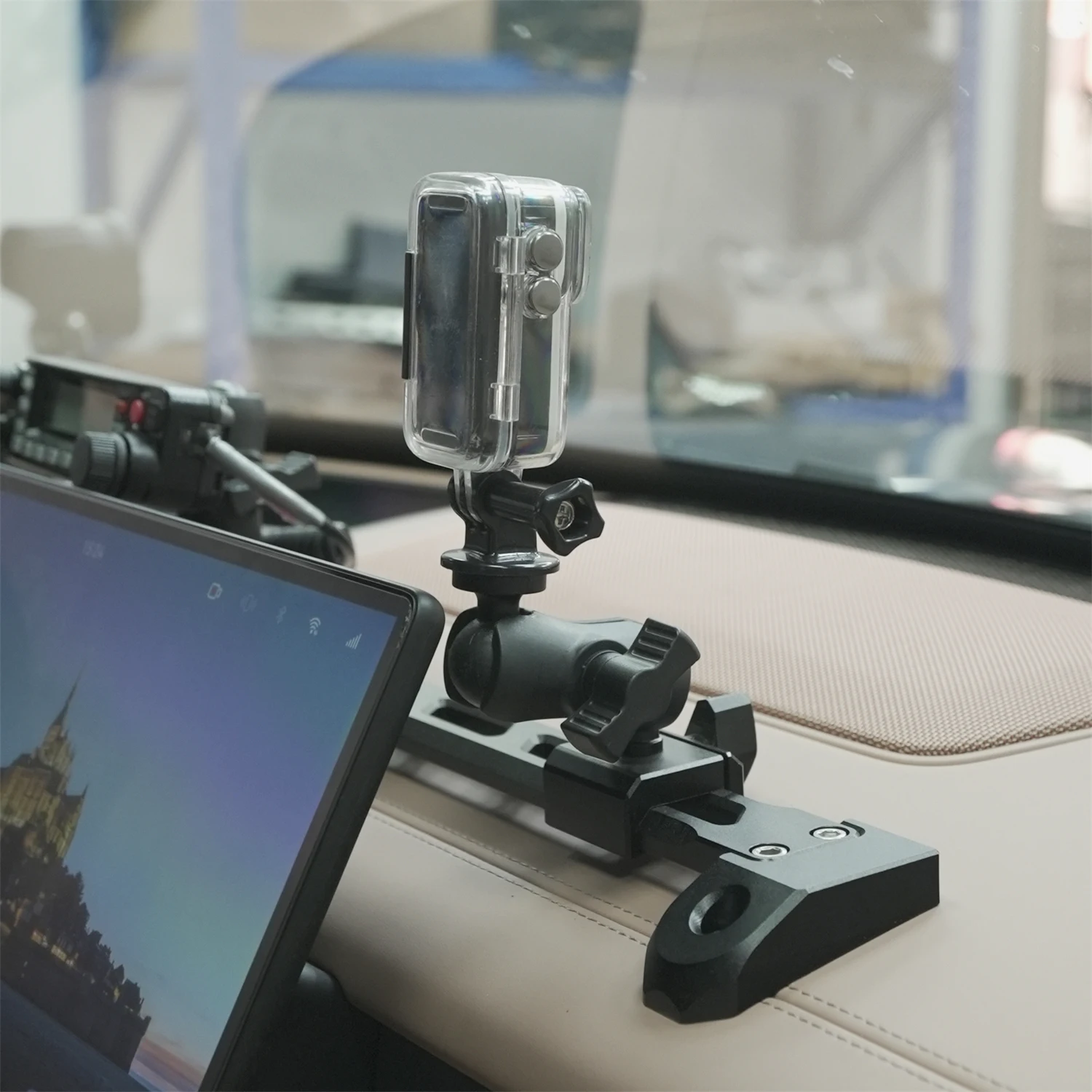 For Dongfeng M-Hero II M817 2026 Console Phone Holder Dashboard Mount Adjustable Rotational Multi-Function Bracket Kit
For Dongfeng M-Hero II M817 2026 Console Phone Holder Dashboard Mount Adjustable Rotational Multi-Function Bracket Kit