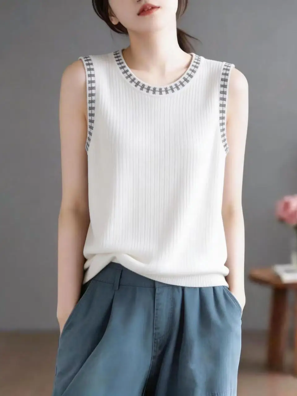 Ice Silk Strap Vest Women's Summer Slimming Base Layer T-Shirt Knitted Soft Bright Thread Casual Loose Fit Breathable Skin-Fr...
Ice Silk Strap Vest Women's Summer Slimming Base Layer T-Shirt Knitted Soft Bright Thread Casual Loose Fit Breathable Skin-Fr...