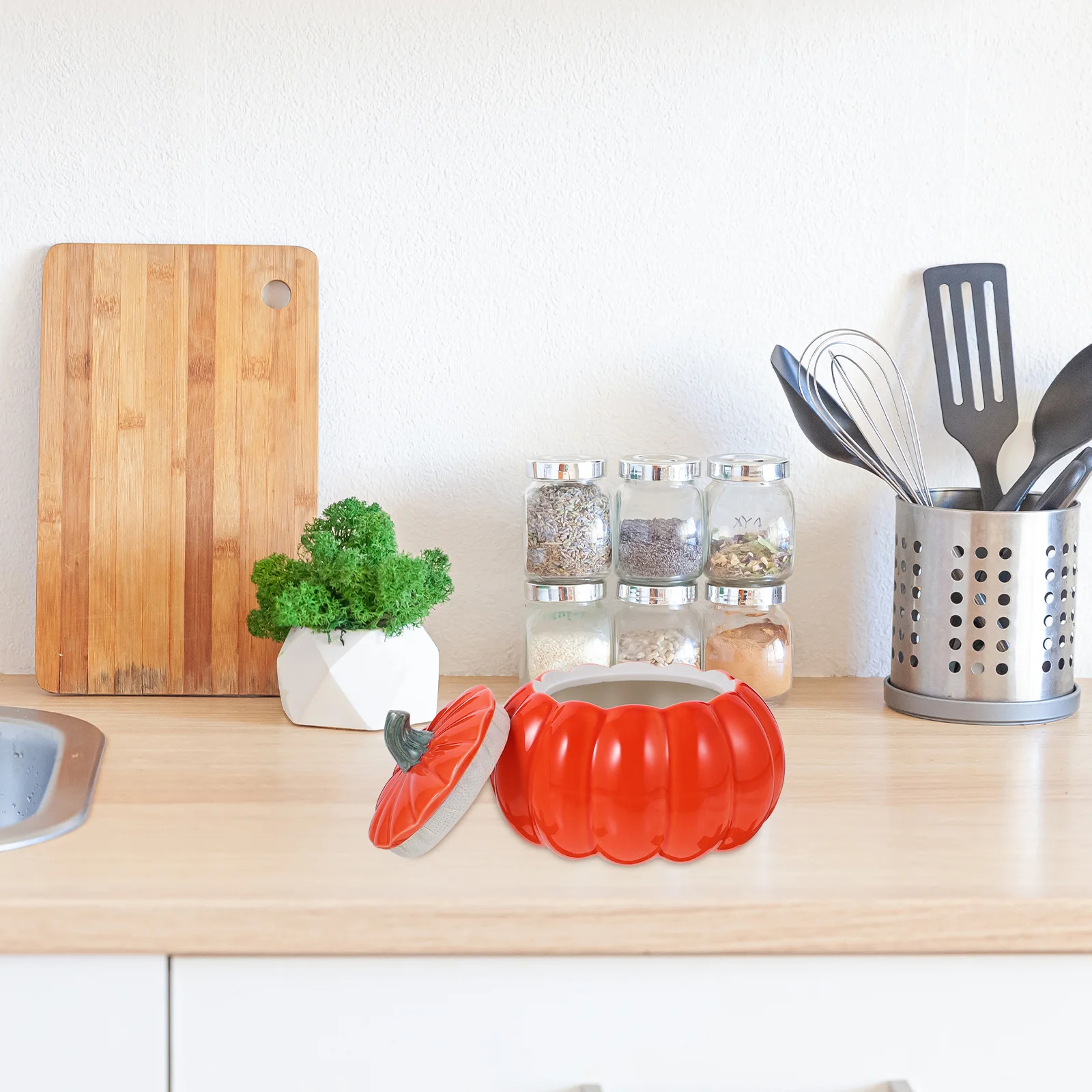 Pumpkin Shape Ceramic Jar Sealed Sugar Container Candy Holder Tea Canister Storage for Kitchen Home Use 
Pumpkin Shape Ceramic Jar Sealed Sugar Container Candy Holder Tea Canister Storage for Kitchen Home Use