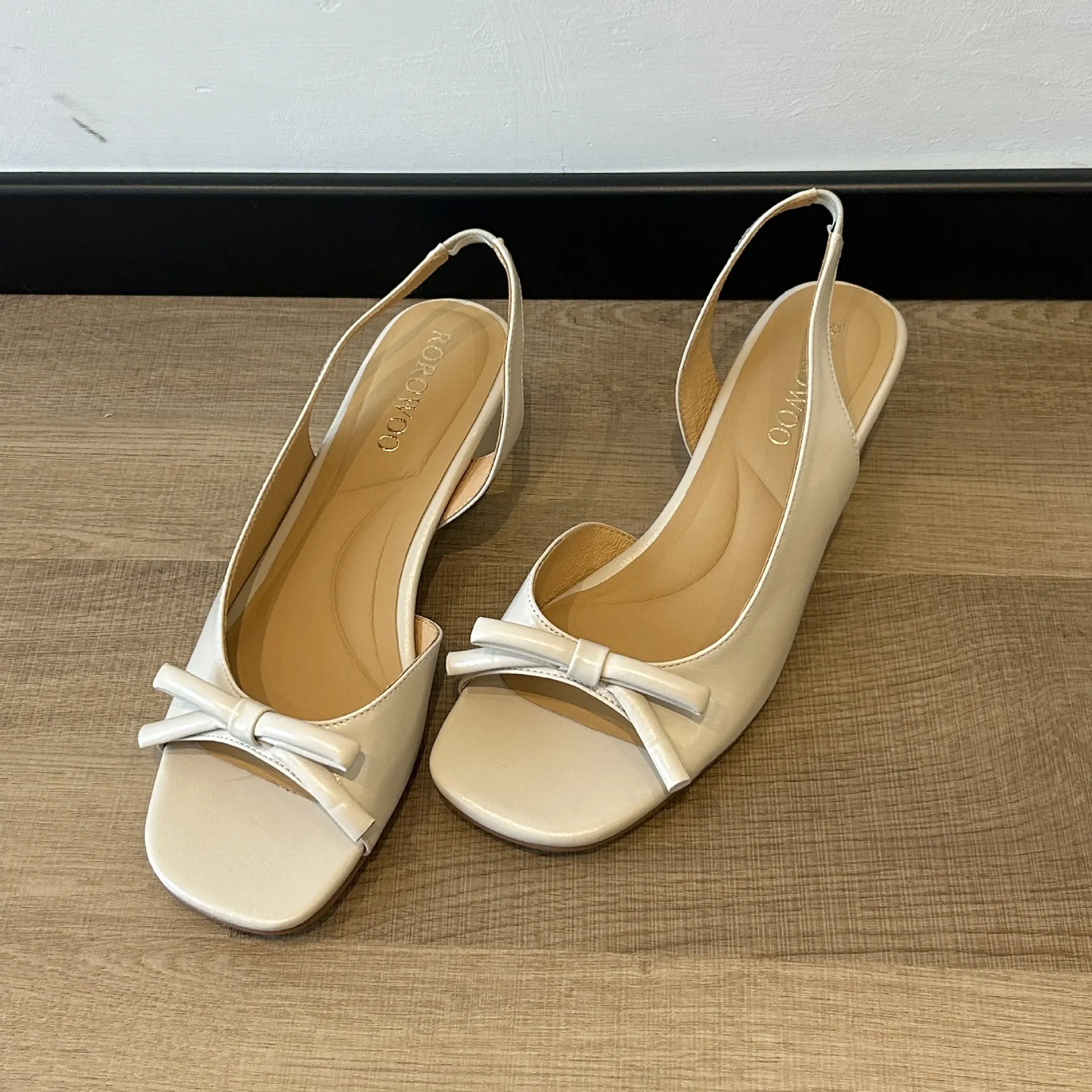 White Ankle Strap Women Shoes Slip on Soft Sole Sandals Fashion Thick Heels Dress Shoes Zapatos Mujer
White Ankle Strap Women Shoes Slip on Soft Sole Sandals Fashion Thick Heels Dress Shoes Zapatos Mujer