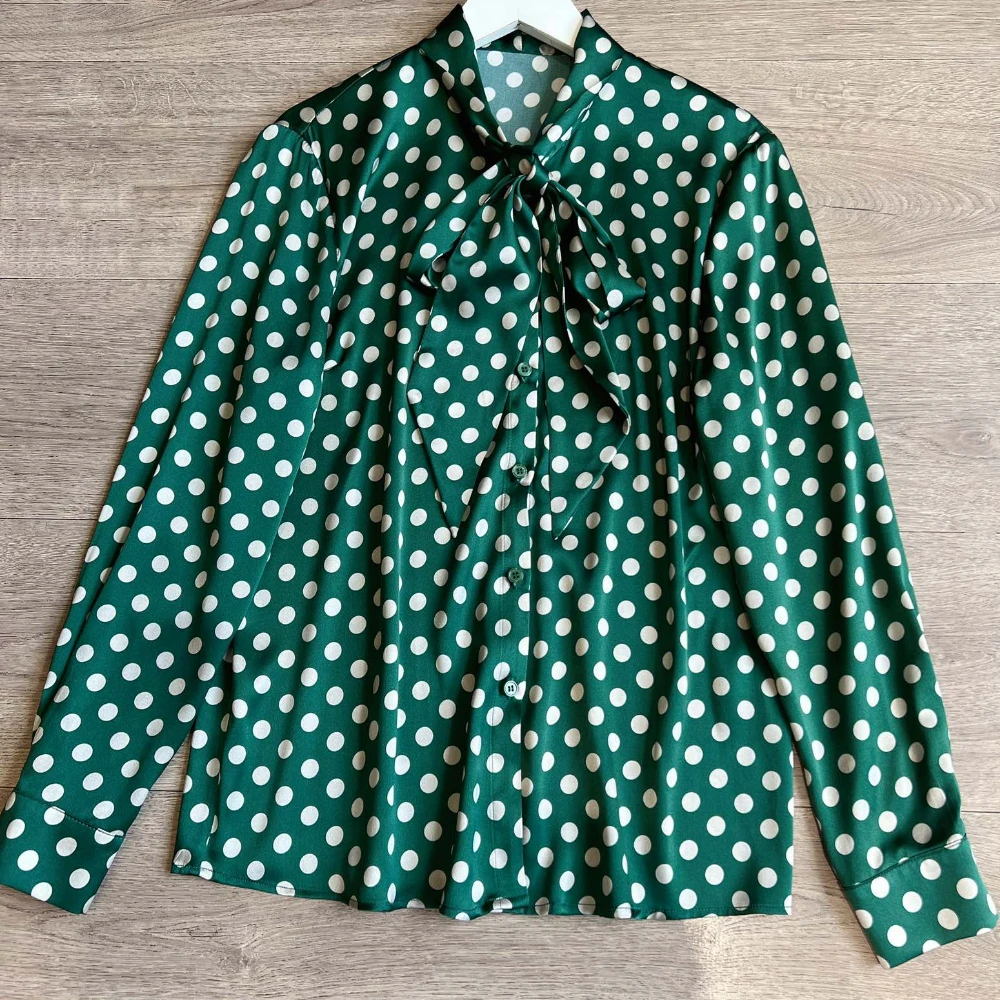 2023 Spring and Summer French Retro Polka Dot Streamer Shirt 100% Stretch Satin Crepe Women Tops
2023 Spring and Summer French Retro Polka Dot Streamer Shirt 100% Stretch Satin Crepe Women Tops