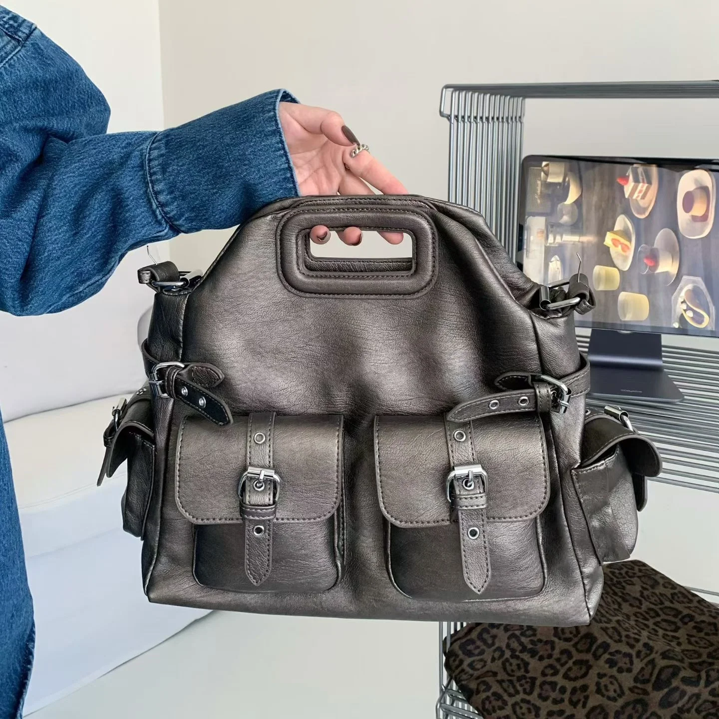 Fashion Women Shoulder Bags Large capacity Sweet cool spicy girl motorcycle multi-pocket ladies handbag big Totes Crossbody bags
Fashion Women Shoulder Bags Large capacity Sweet cool spicy girl motorcycle multi-pocket ladies handbag big Totes Crossbody bags