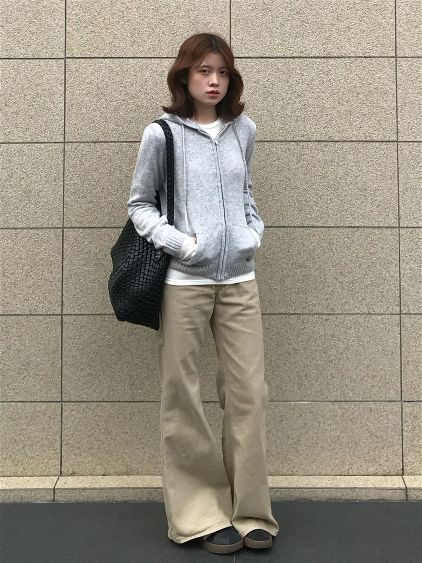 Retro Khaki Low Waist Flared Denim Jeans Women's Loose Drapey Sexy Spring Cotton Casual Straight Leg Trousers
Retro Khaki Low Waist Flared Denim Jeans Women's Loose Drapey Sexy Spring Cotton Casual Straight Leg Trousers