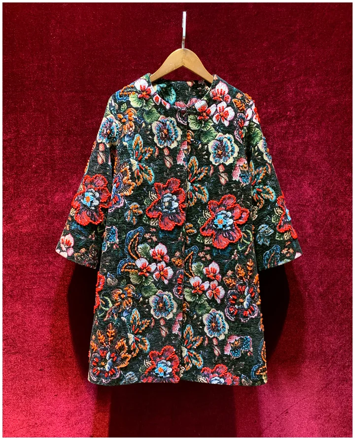European and American women's wear spring 2022 new Three-quarter sleeve round collar heavy beaded flower jacquard Trench coat 
European and American women's wear spring 2022 new Three-quarter sleeve round collar heavy beaded flower jacquard Trench coat