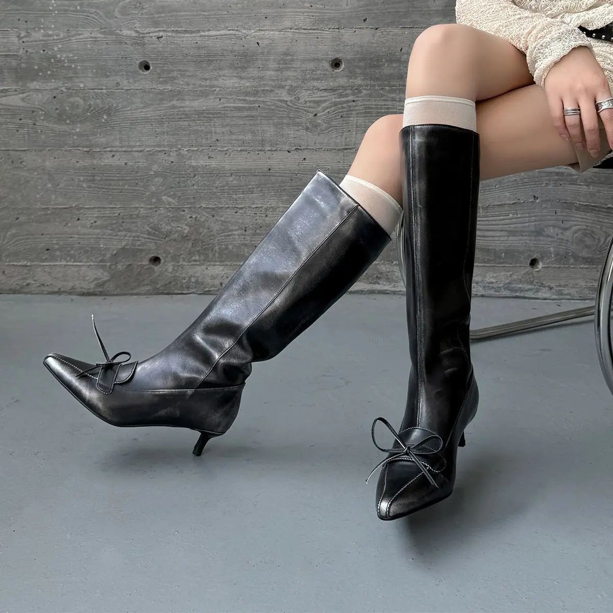 Arden Furtado Autumn black cowhide bowknot Modern boots Pointed toe slip-on Middle heel Knee high boots Large size Women's Boots
Arden Furtado Autumn black cowhide bowknot Modern boots Pointed toe slip-on Middle heel Knee high boots Large size Women's Boots