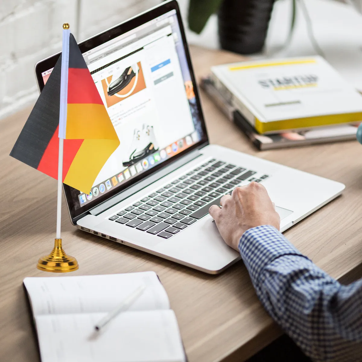 12Pcs Desktop Flag Base Germany National Flag Decor Small Mini Tabletop Flags for Home Office Party Festival Military Event
12Pcs Desktop Flag Base Germany National Flag Decor Small Mini Tabletop Flags for Home Office Party Festival Military Event