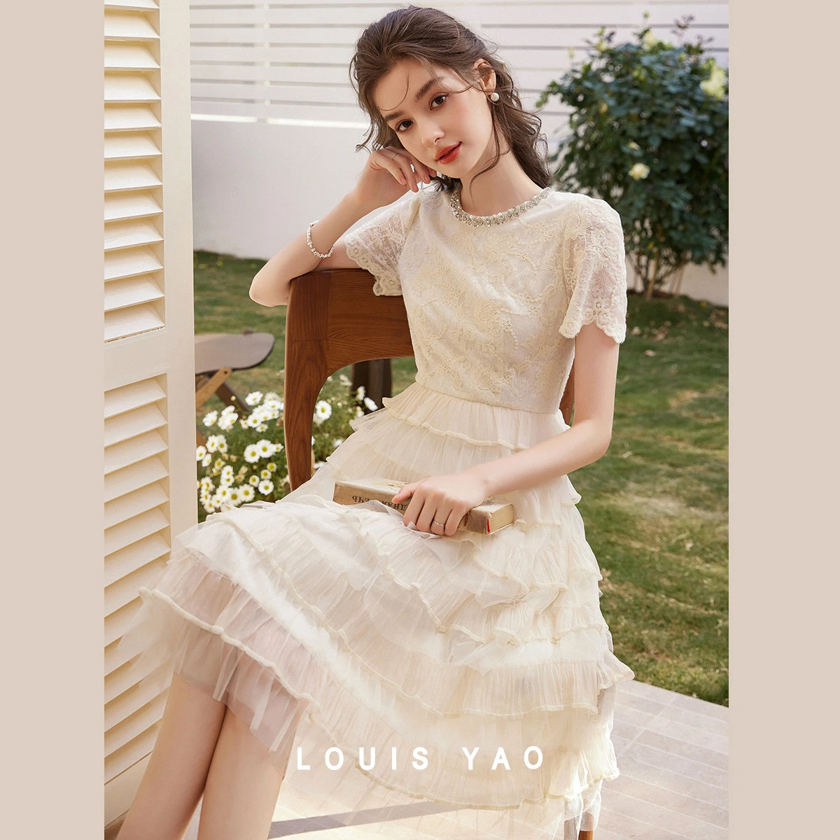 LOUIS YAO Women Dress 2026 Summer Elegant Rich-Girl Style Sequin Neckline Slim-Fit Tiered Cake Dress
LOUIS YAO Women Dress 2026 Summer Elegant Rich-Girl Style Sequin Neckline Slim-Fit Tiered Cake Dress